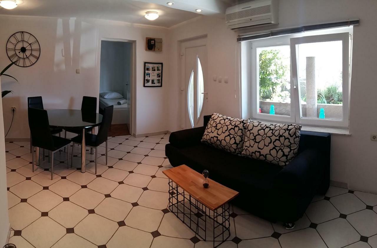 Apartment Melany Senj  Bagian luar foto