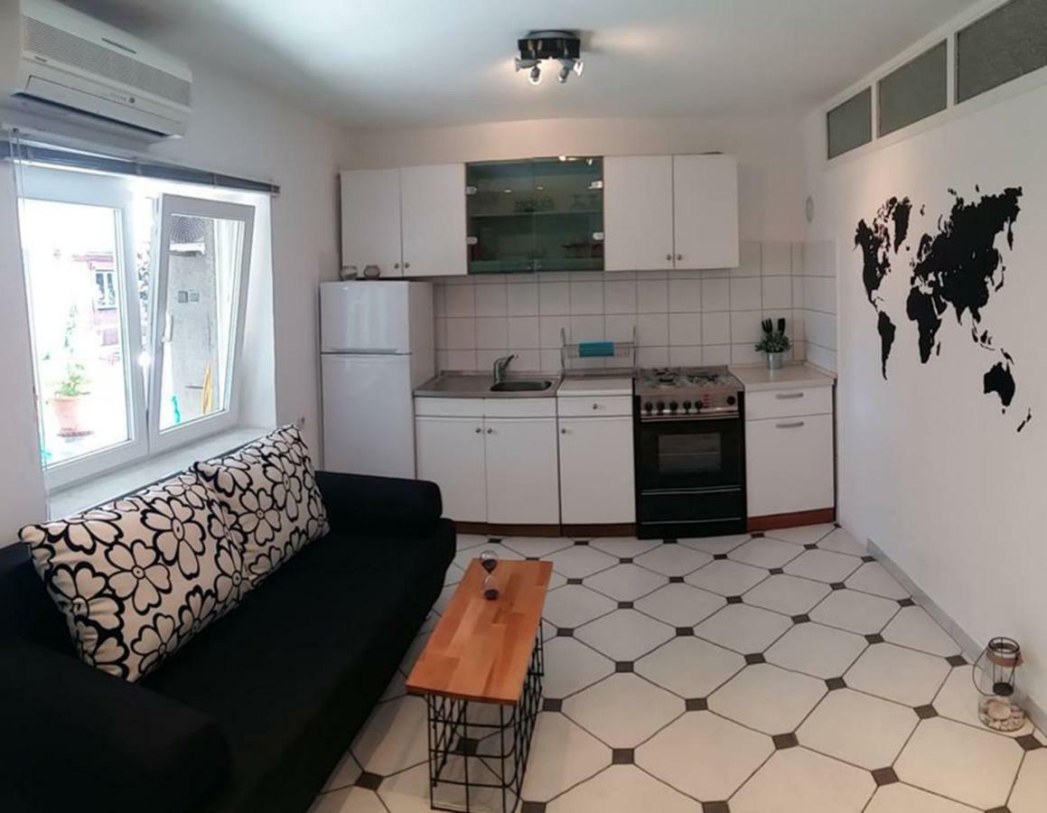 Apartment Melany Senj  Bagian luar foto
